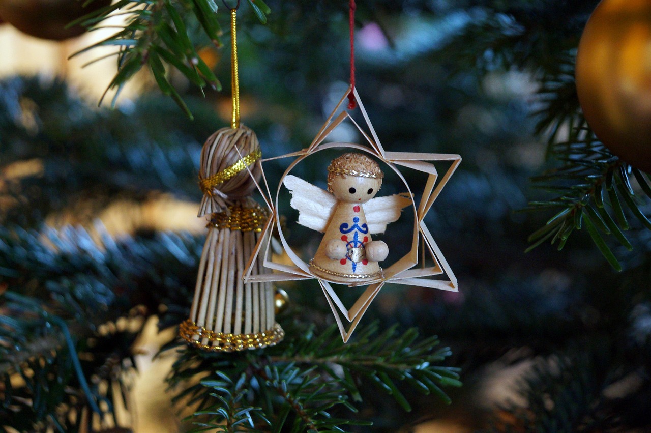 Святкові прикраси