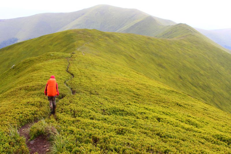 Турист під час проходження маршруту по Боржаві