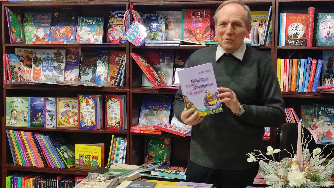 Віктор Браславець у книгарні "Кобазр" в Ужгороді