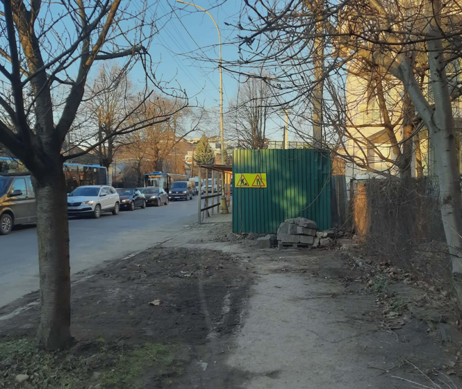 Будівництво ТЦ у центрі Ужгорода: мешканці продовжують відстоювати свій двір