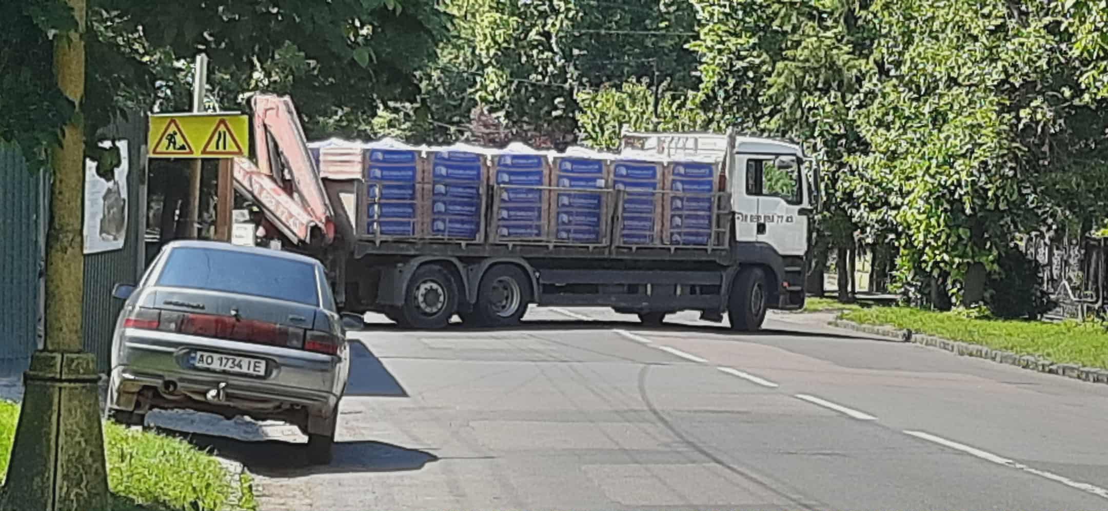 Заїзд з митної до ділянки будівництва нового ТЦ