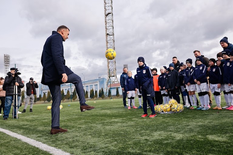 Андрій Шевченко на футбольному полі в Ужгороді 