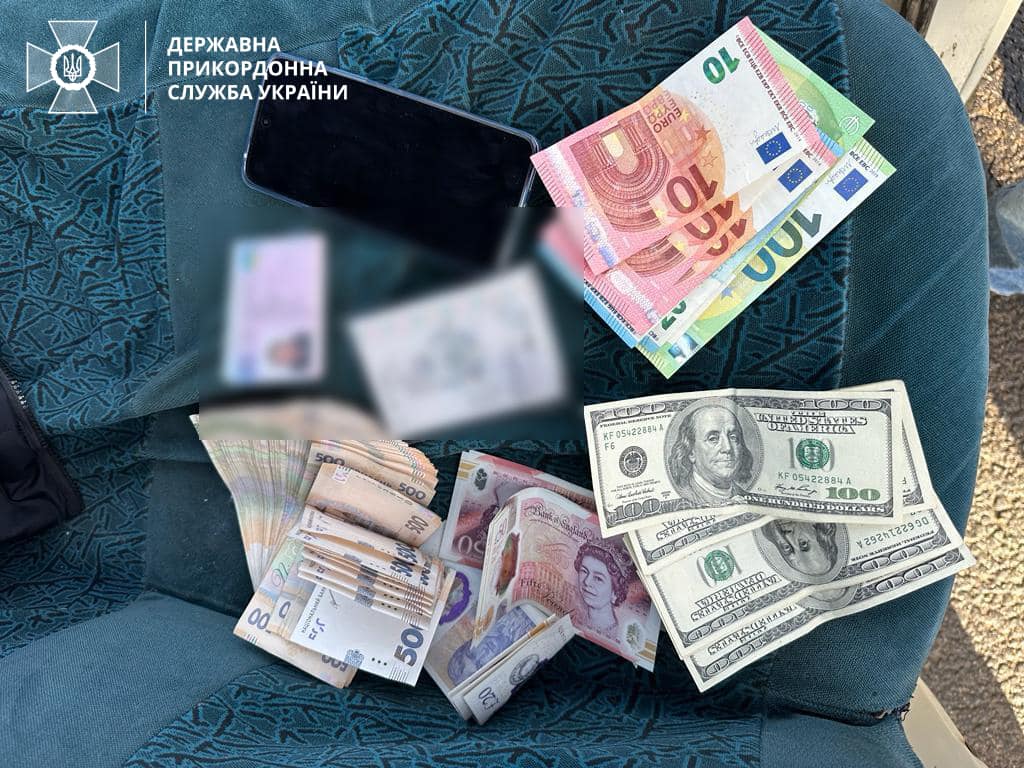 Чоловік брав по 12 тис. гривень з "ухилянта" 