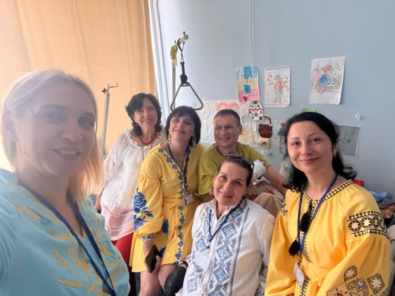 волонтерки