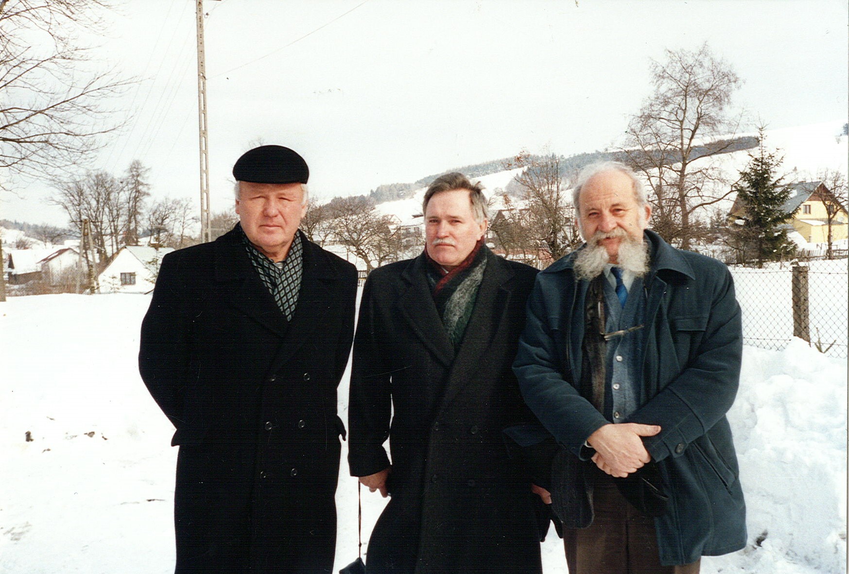 М. Сополига, С. Павлюк та М. Мушинка в селі Тилич у Польщі. 2004 р.