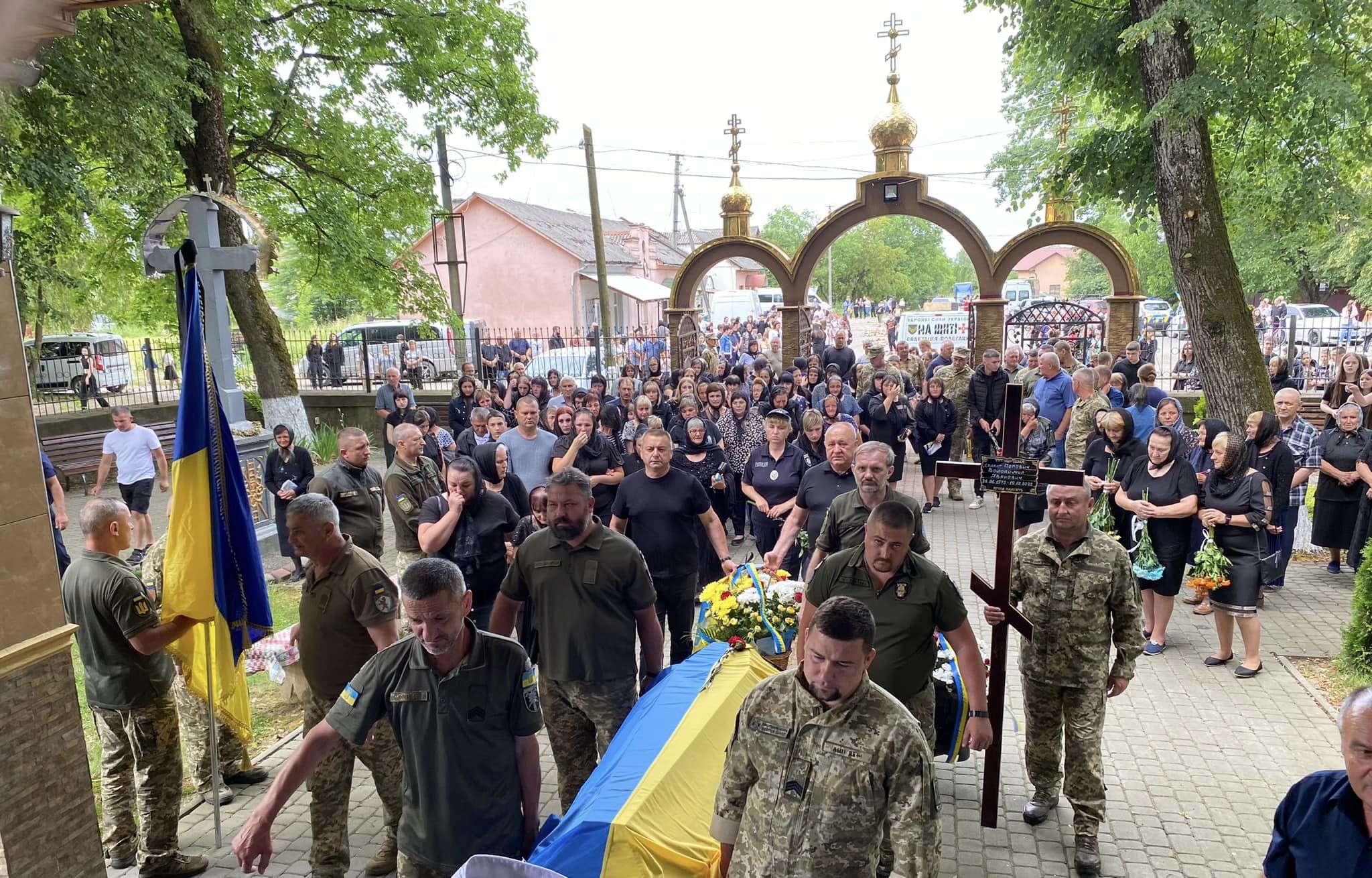 Чин похорону в місцевій церкві