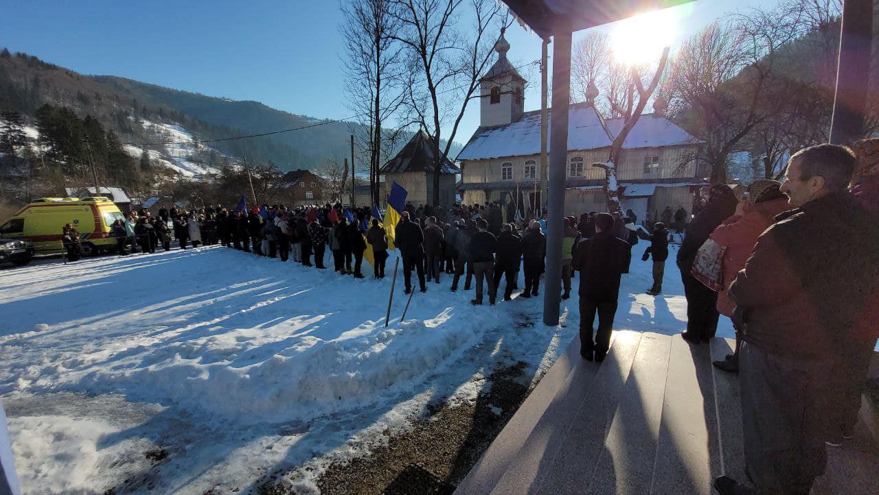Похорон біля рідної церкви 
