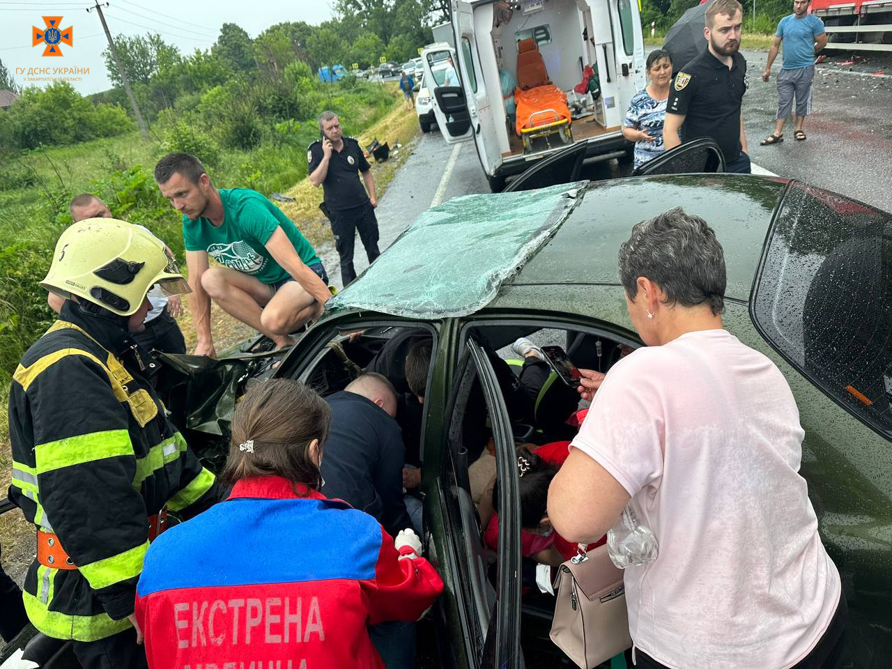 Фото з місця події 