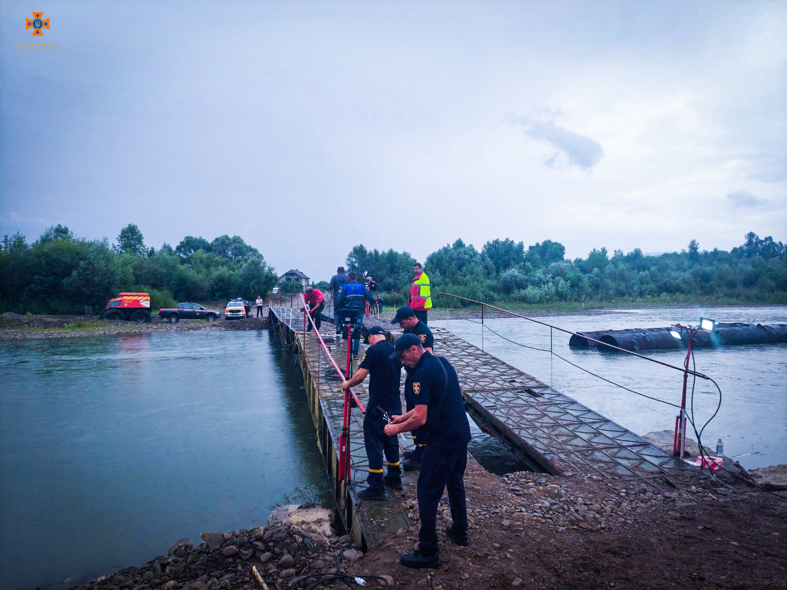 Фото з місця встановленої переправи 