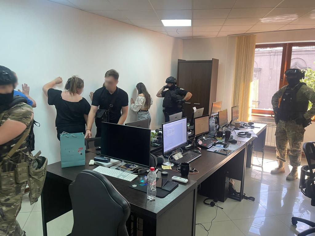 Фото з місця події 