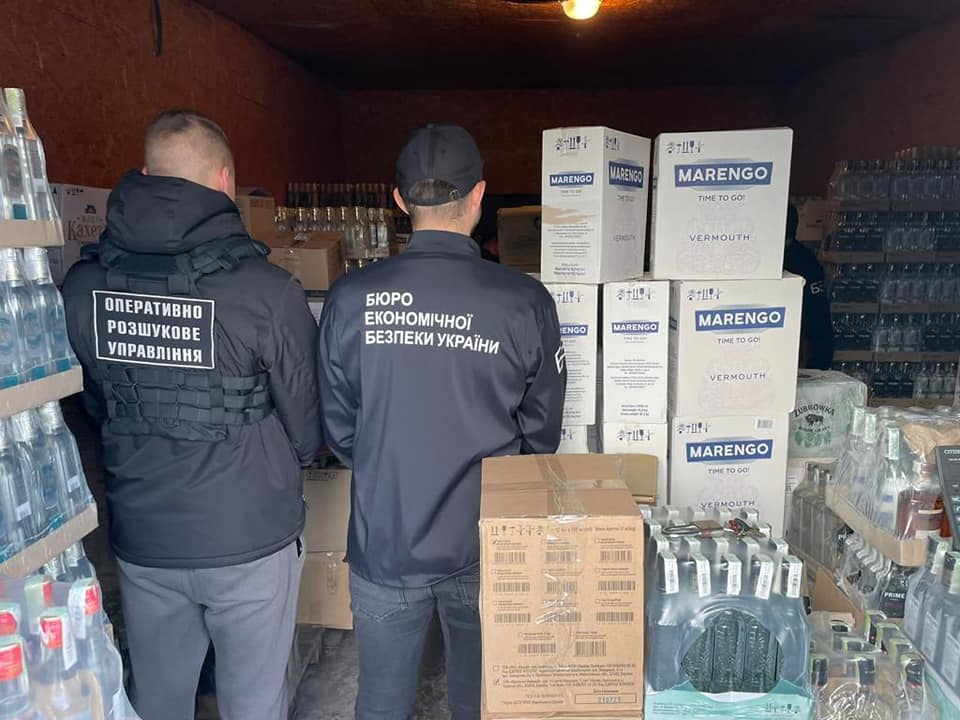 Крім алкоголю там були ще й сигарети 4 тис. пачок