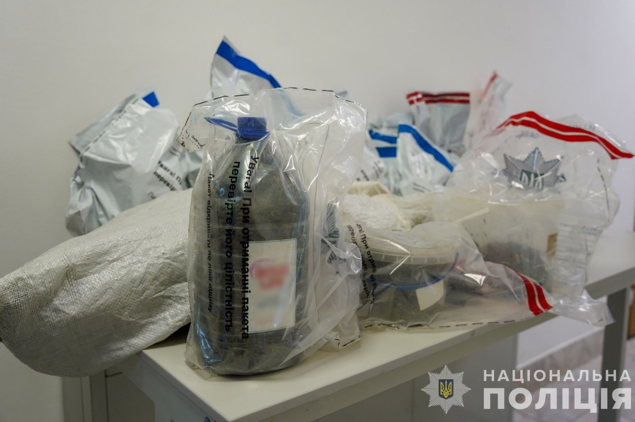 Наркотики, знайдені в 32-річного жителя Довгого