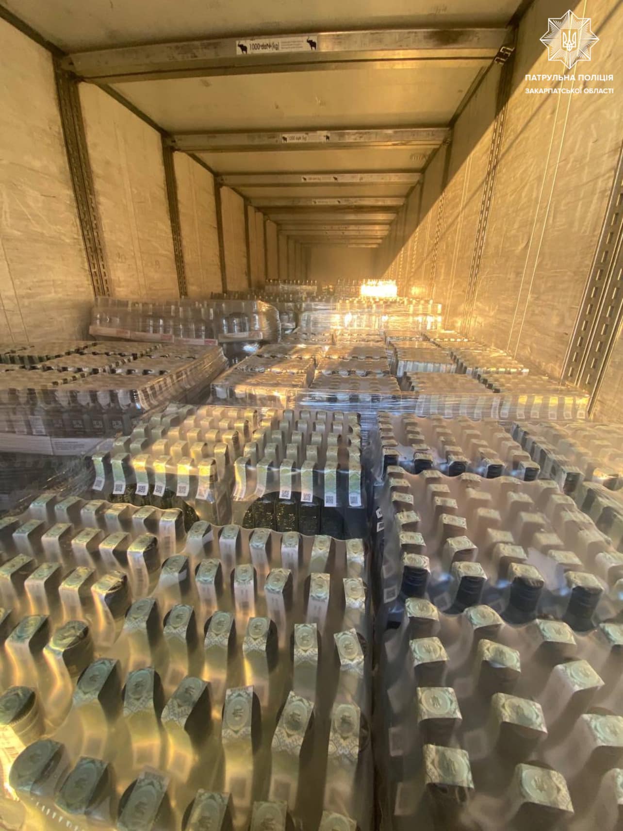 "Палена горілку", яку виявили правоохоронці поблизу Дунковиці 18 лютого 