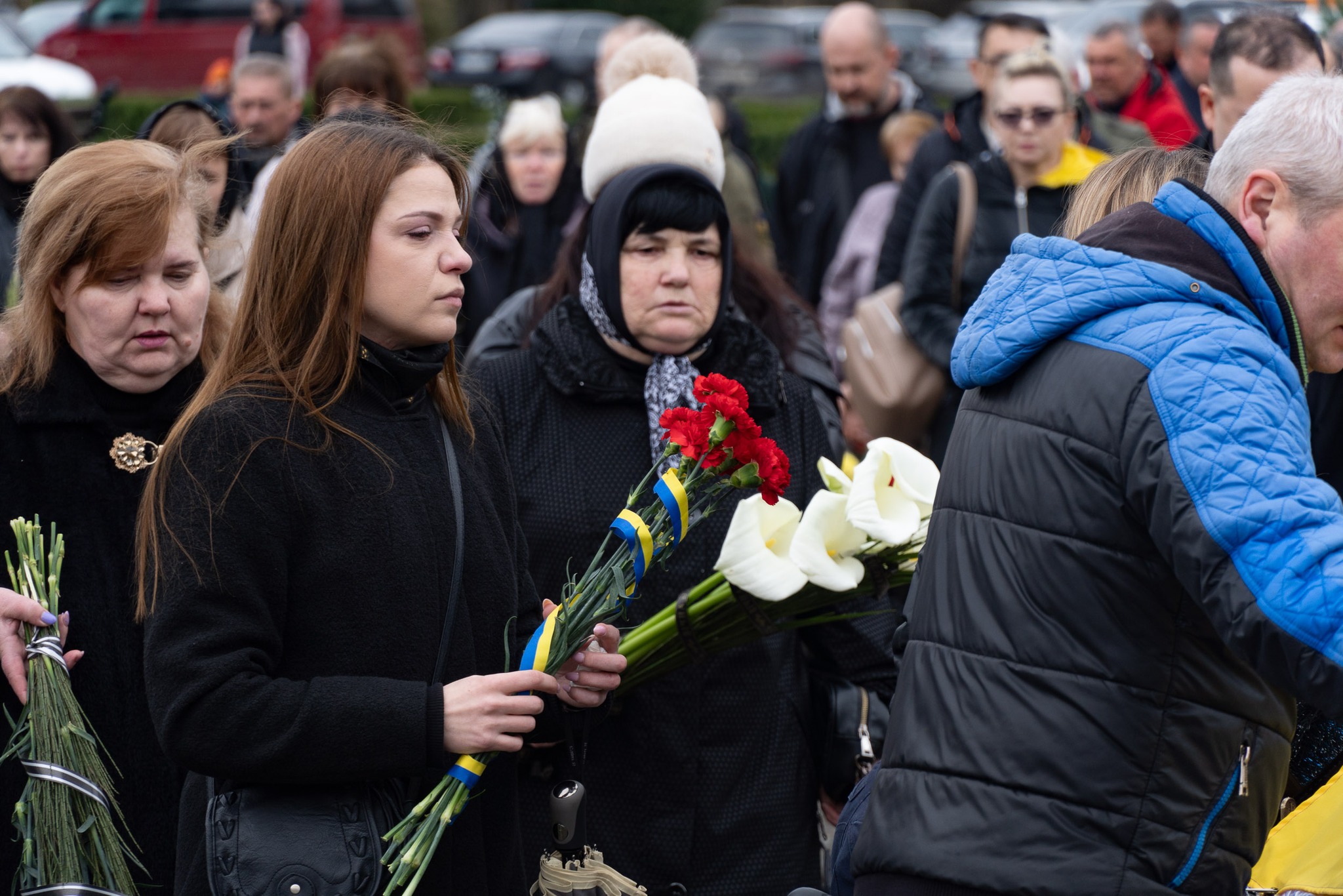 Містяни прийши провести Героя 