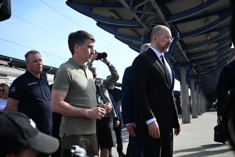 Денис Шмигаль та Мирослав Білецький на залізничному вокзалі в Ужгороді 