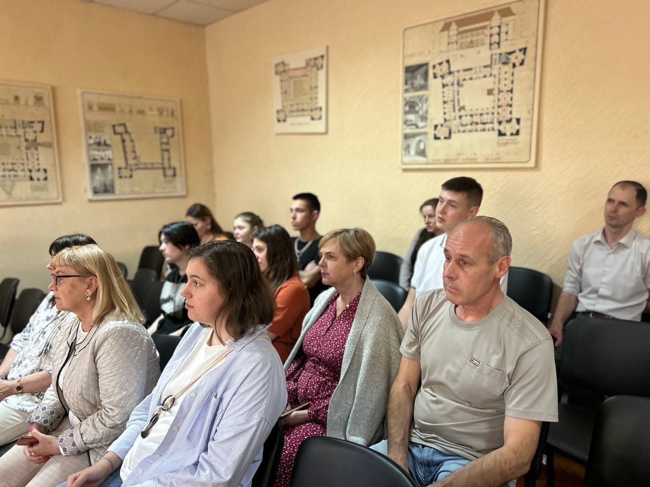 Слухачі лекції про існування кельтів на території Закарпаття