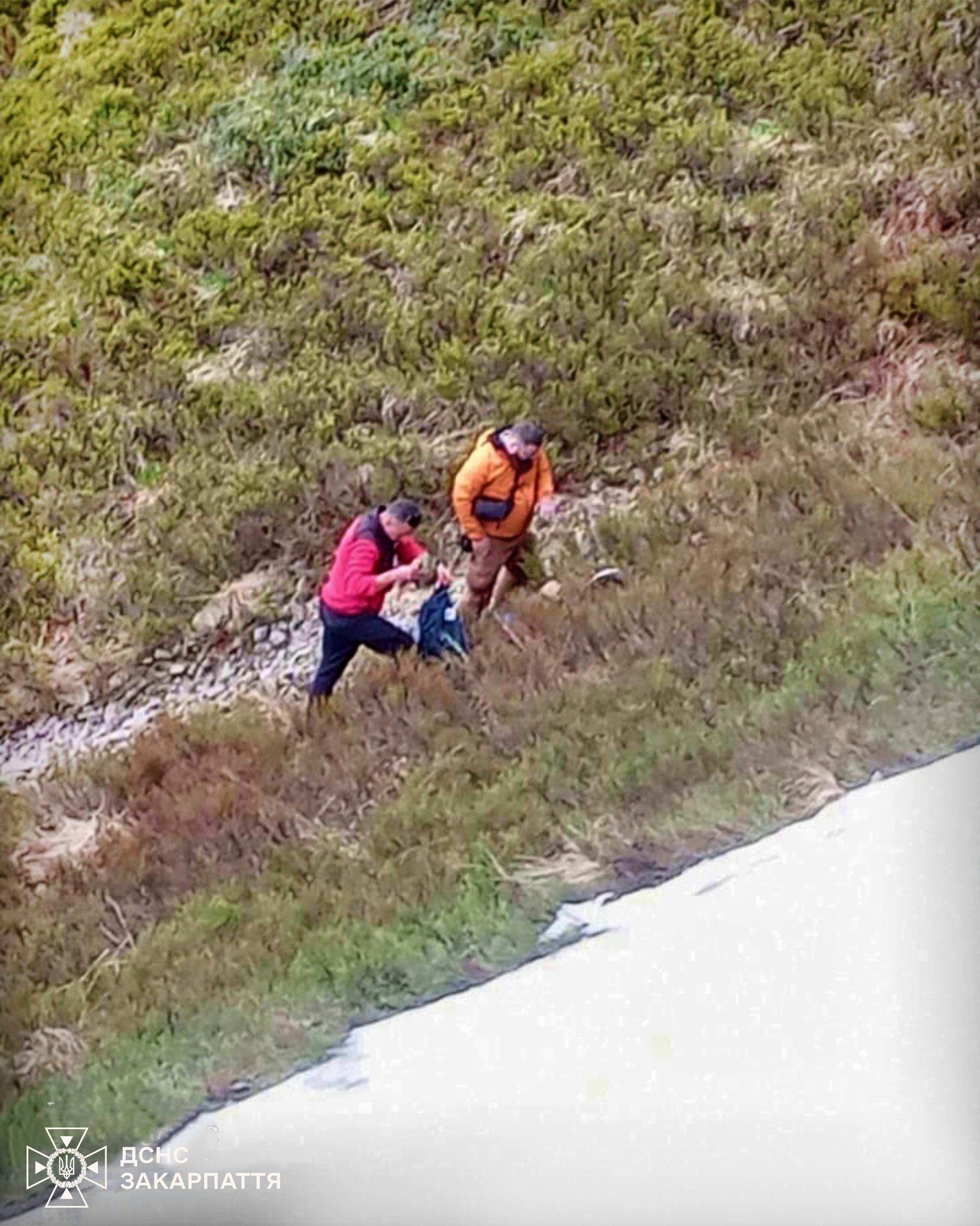 Чоловік зрозумів, що сам не впорається, і змушений був попросити про допомогу рятувальників 