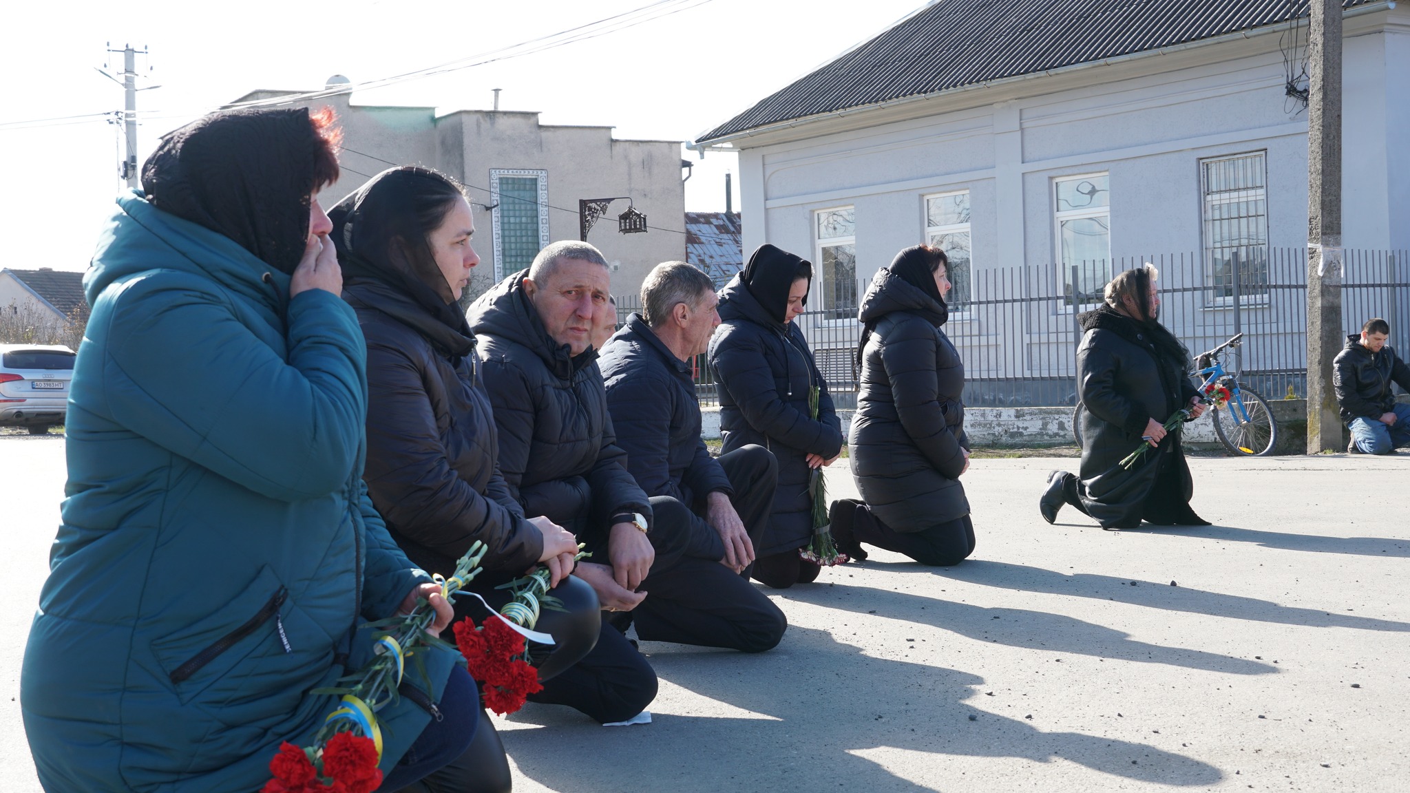 Односельці прощаються з військовим