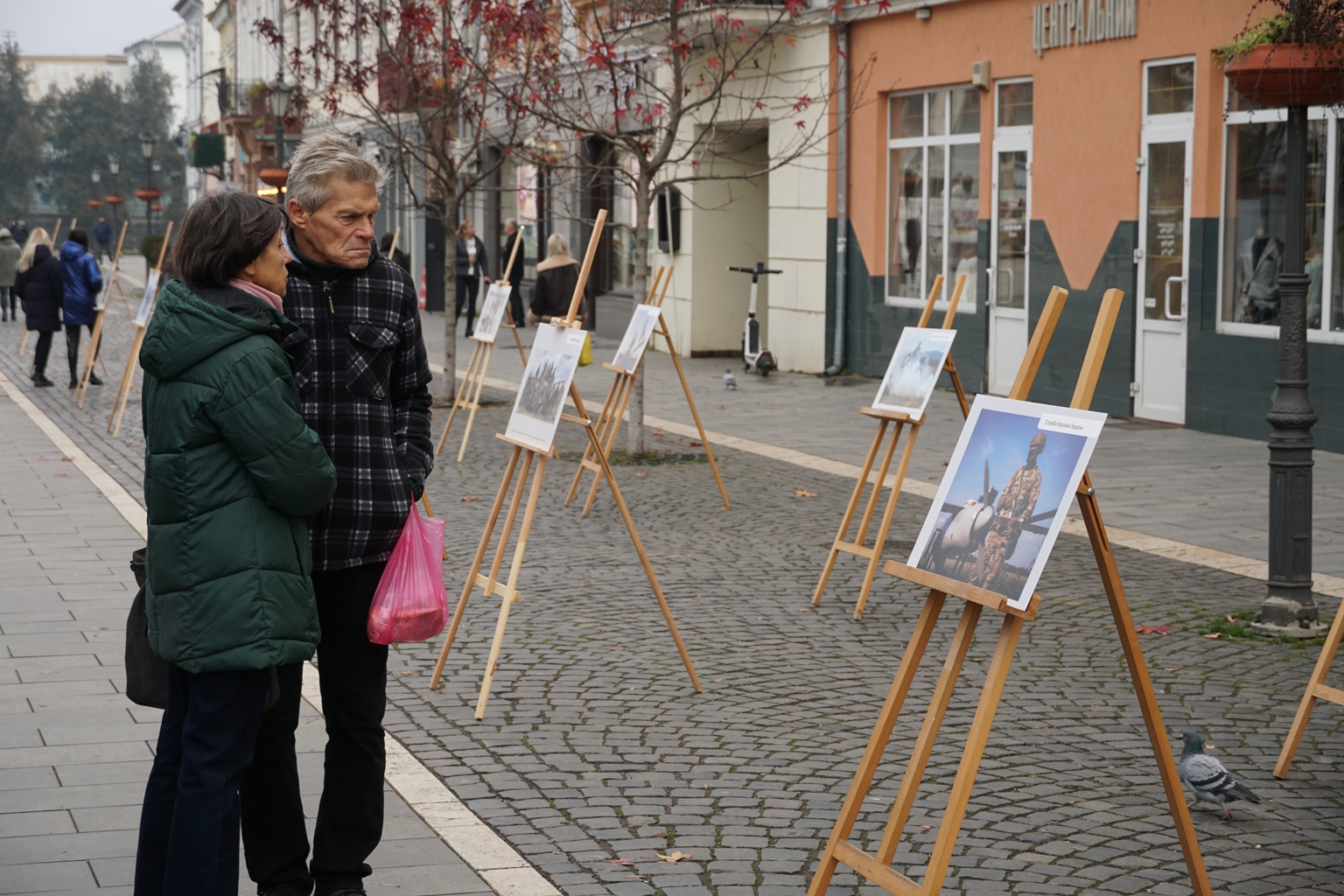 Фотовиставка в Ужгороді на площі Петефі