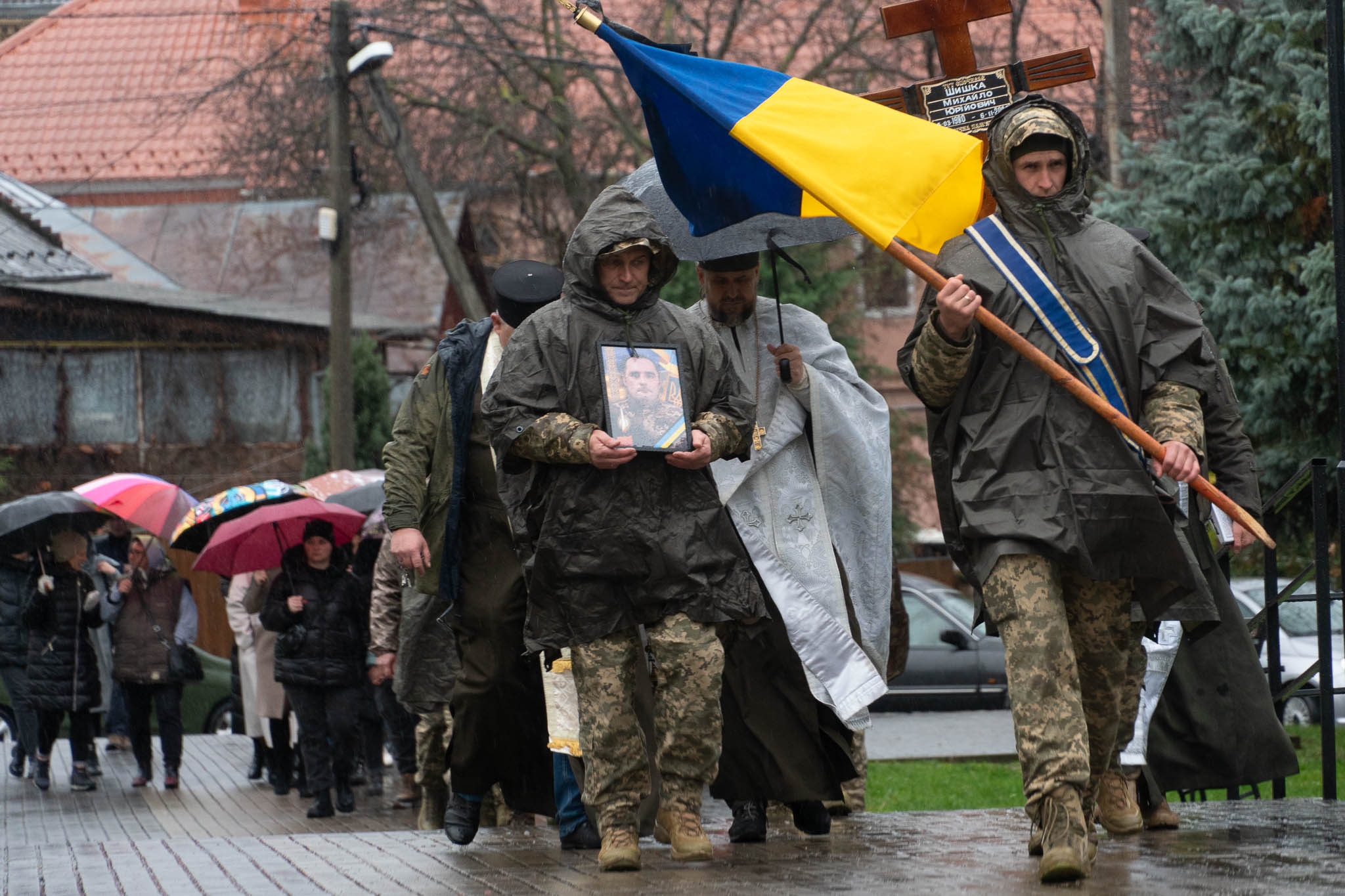 Прощання із воїном Михайлом Шишкою