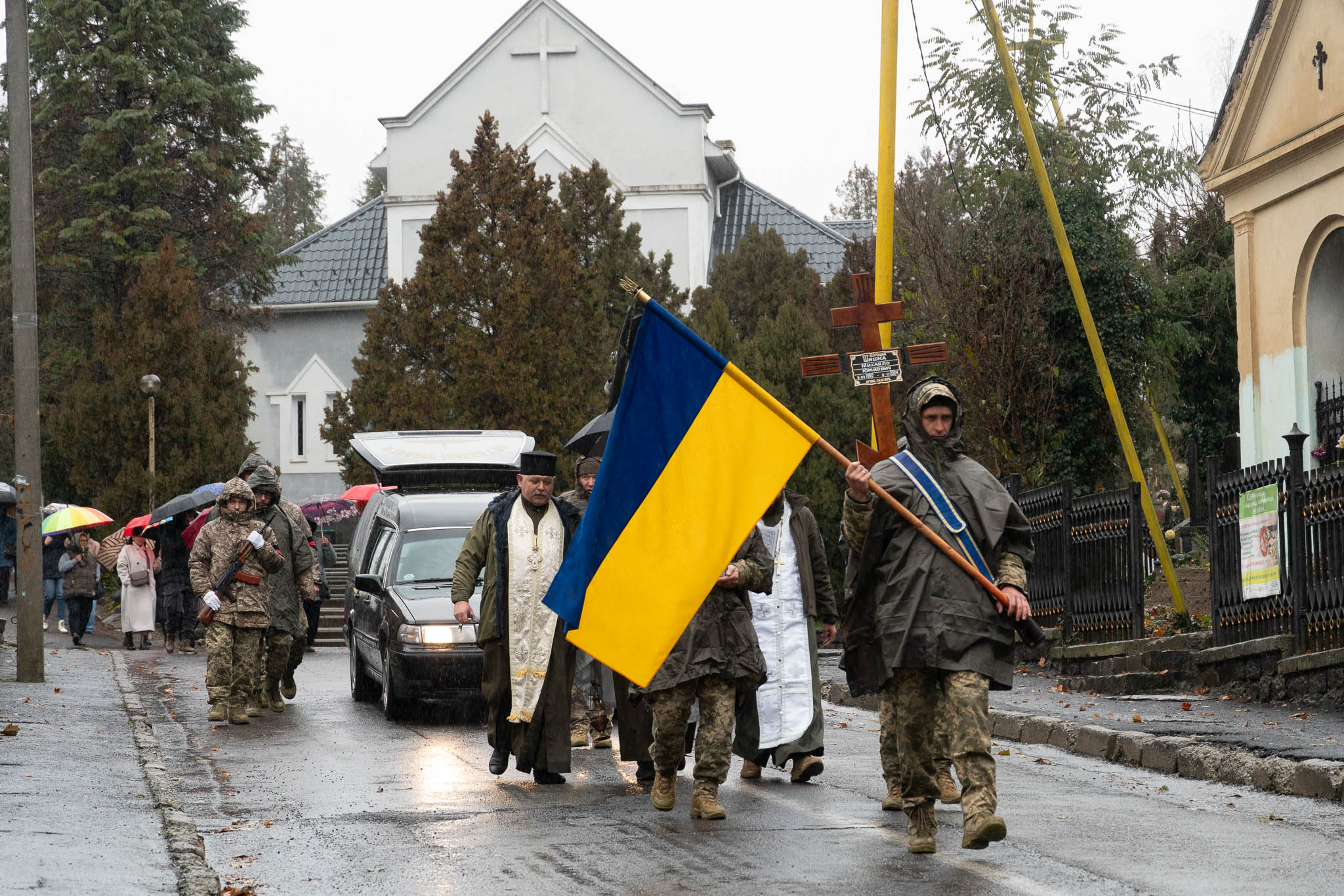 Прощання із воїном Михайлом Шишкою