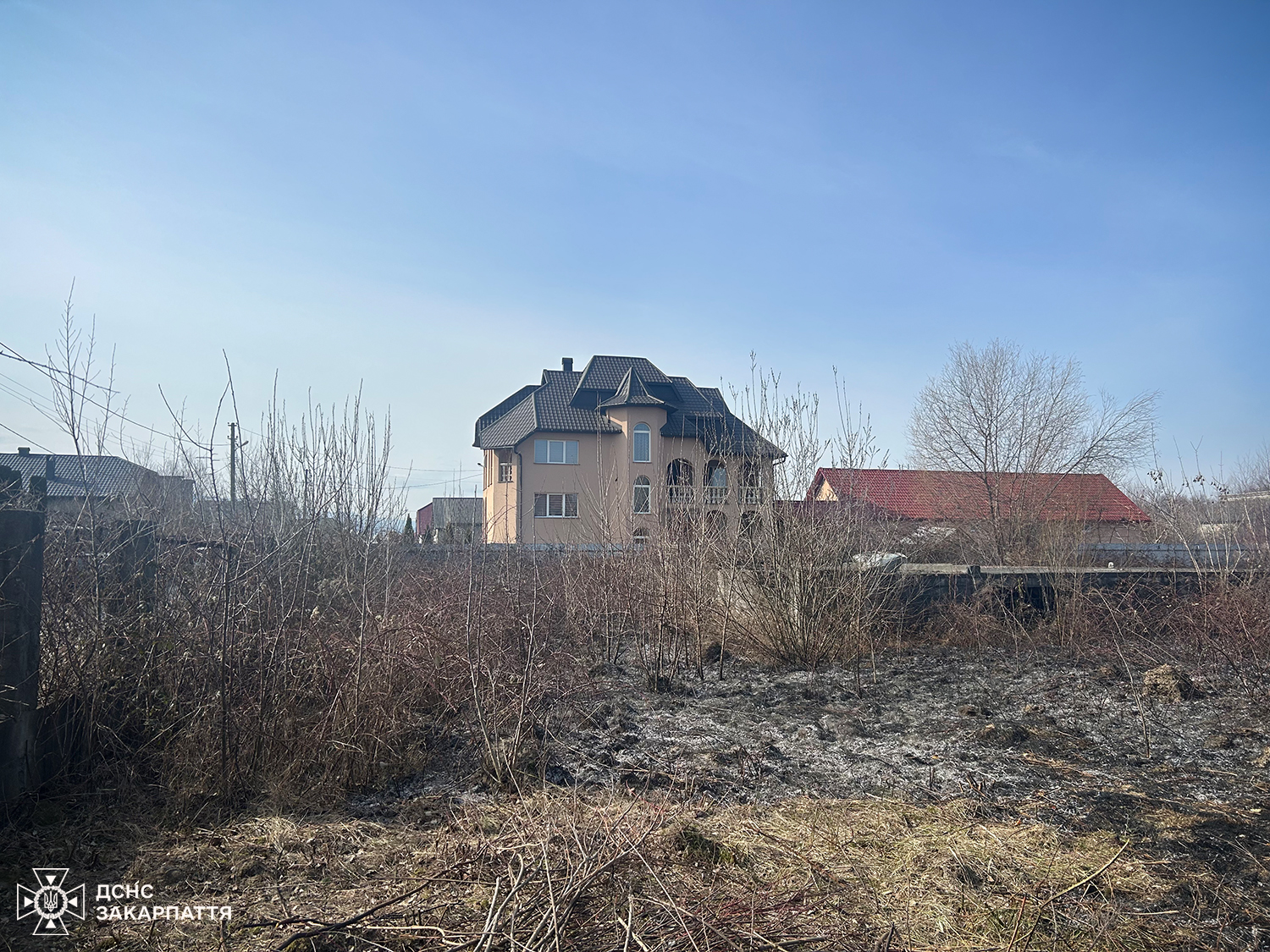 Підпал сухої трави на Тячівщині