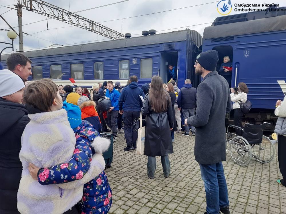 Прибуття евакуйованих з прифронтових регіонів