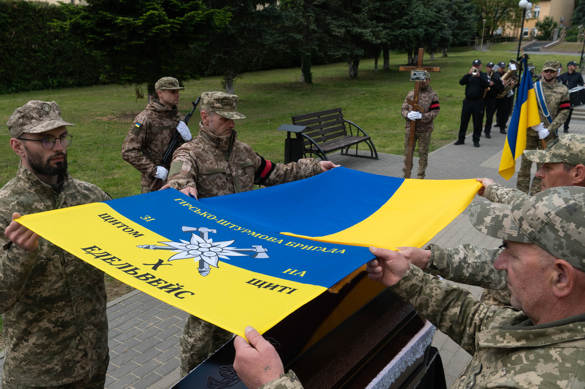 Прощання з воїном Віктором Зацариніним
