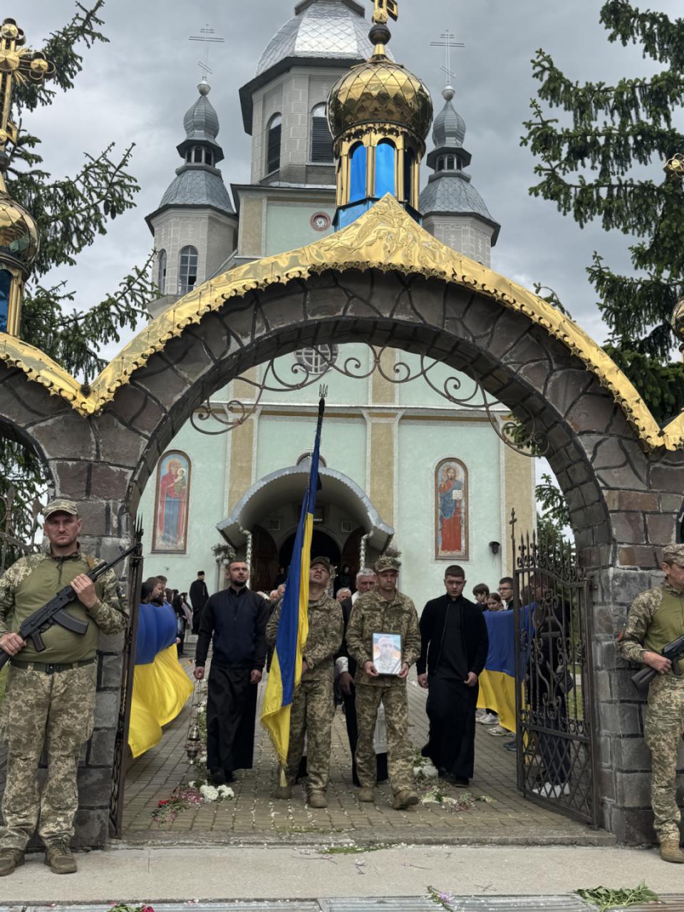 Прощання із військовим Юрієм Порошенком