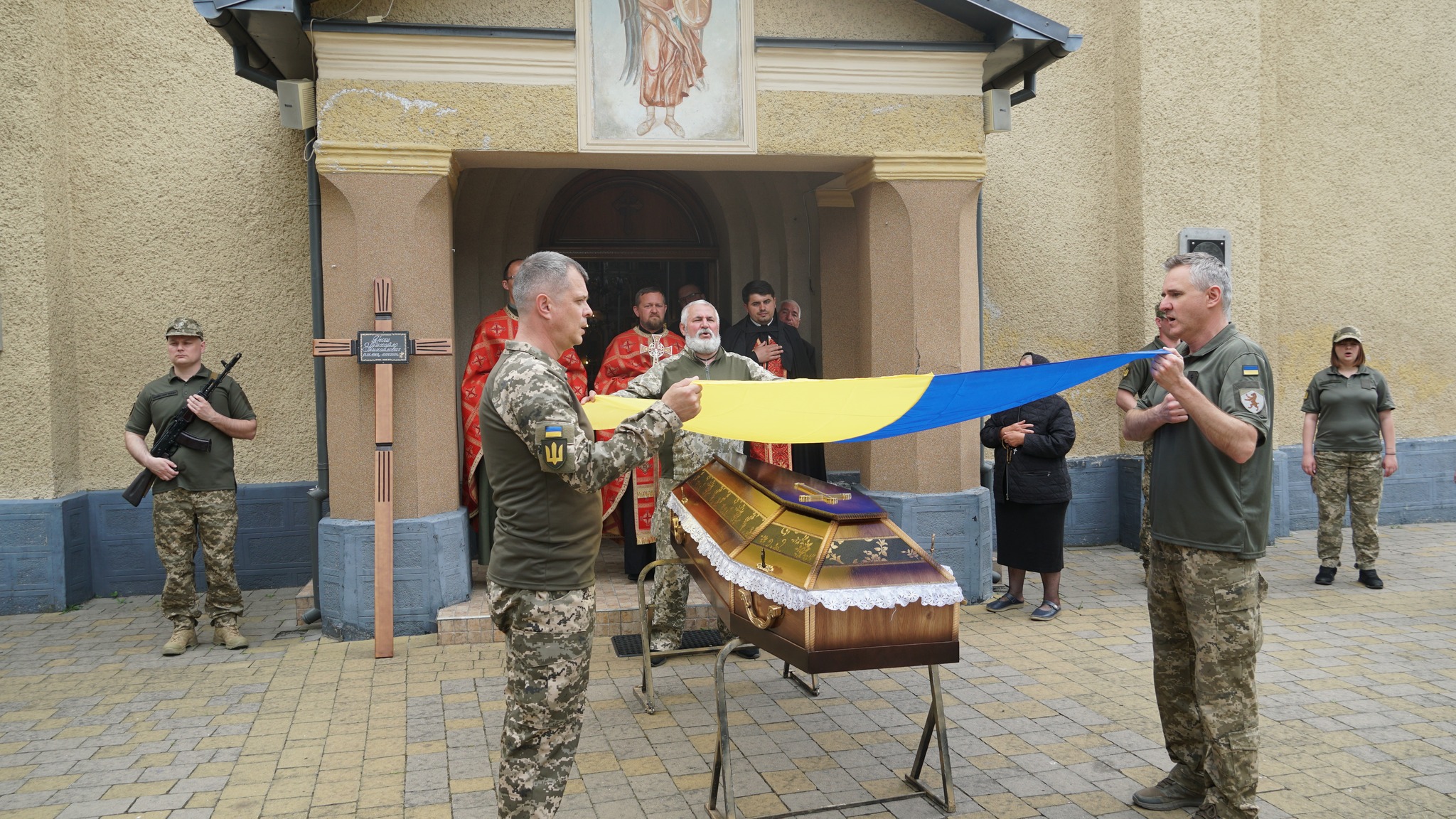 Прощання із воїном Михайлом Ярошем