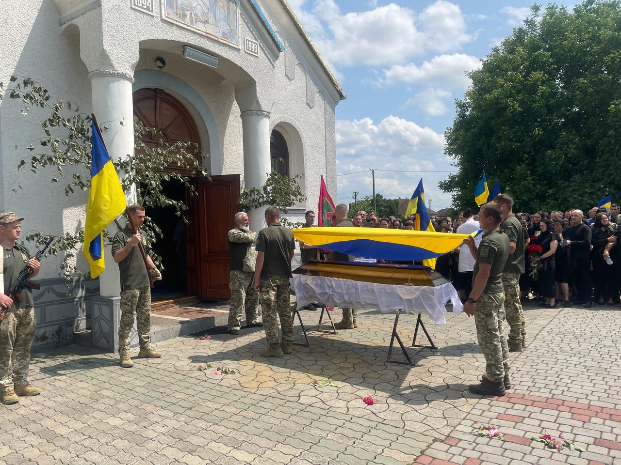 Прощання із воїном Михайлом Мучичкою