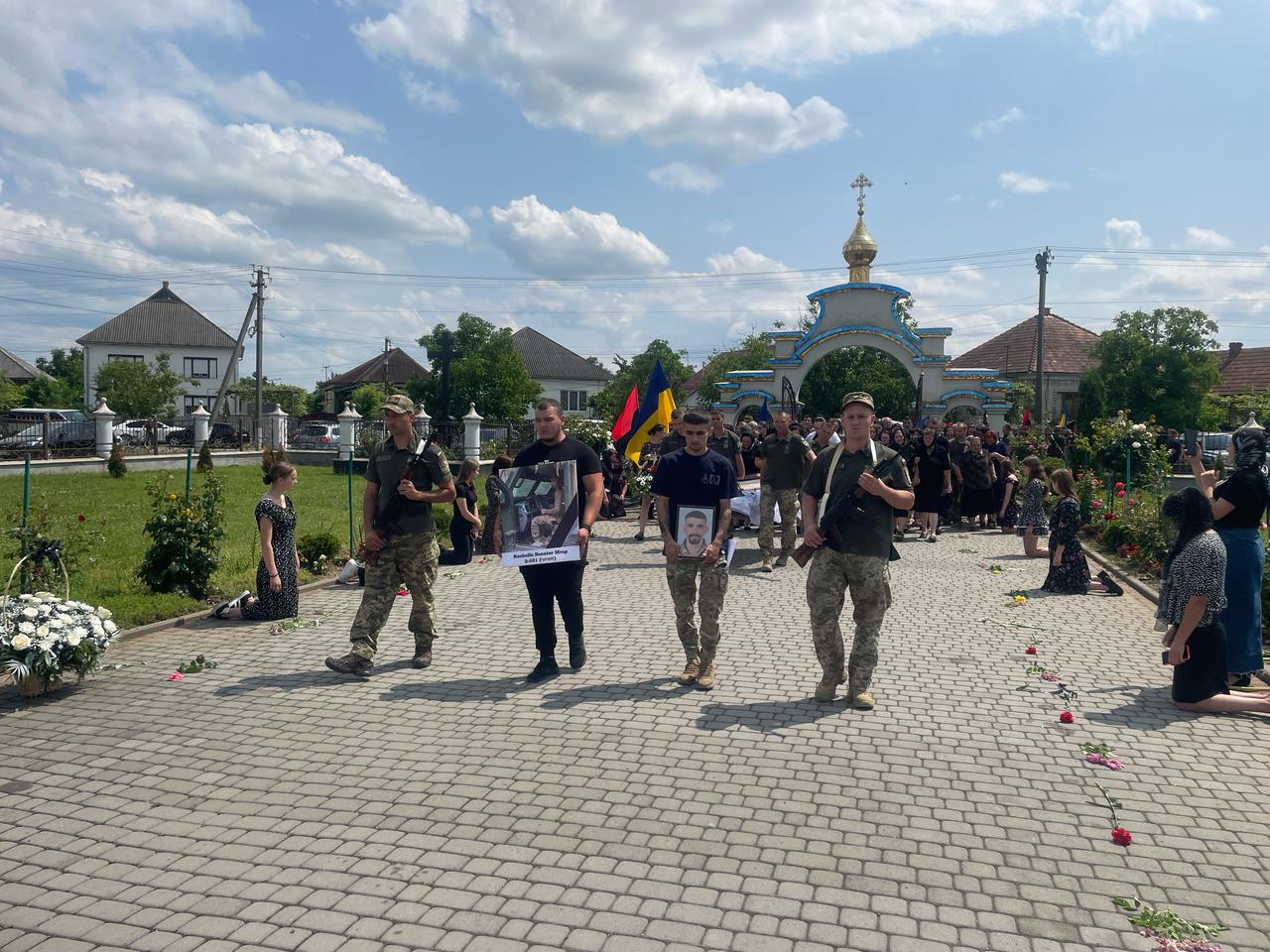 Прощання із воїном Михайлом Мучичкою