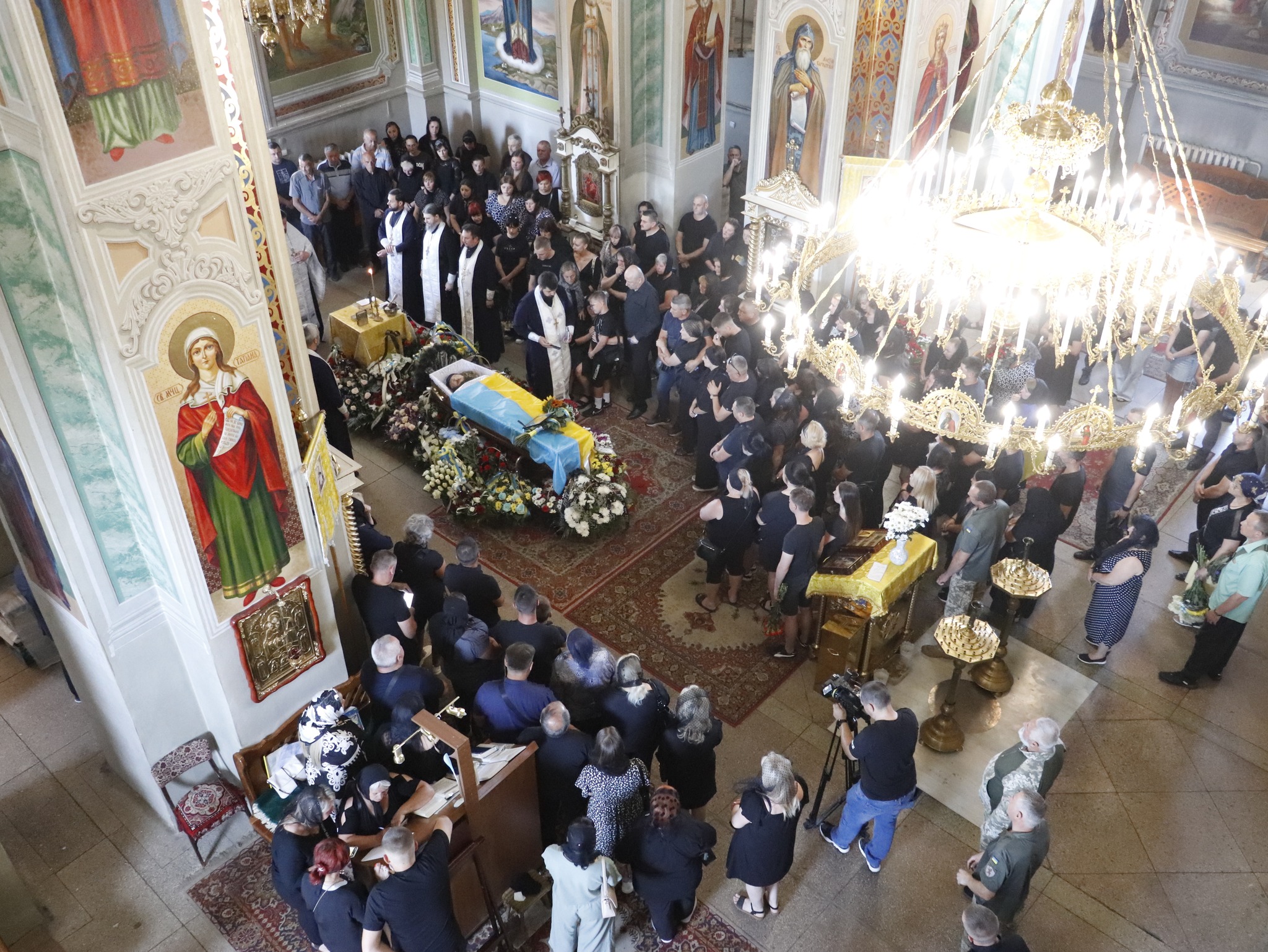 У Мукачеві прощаються з воїном Іваном Лешаничем