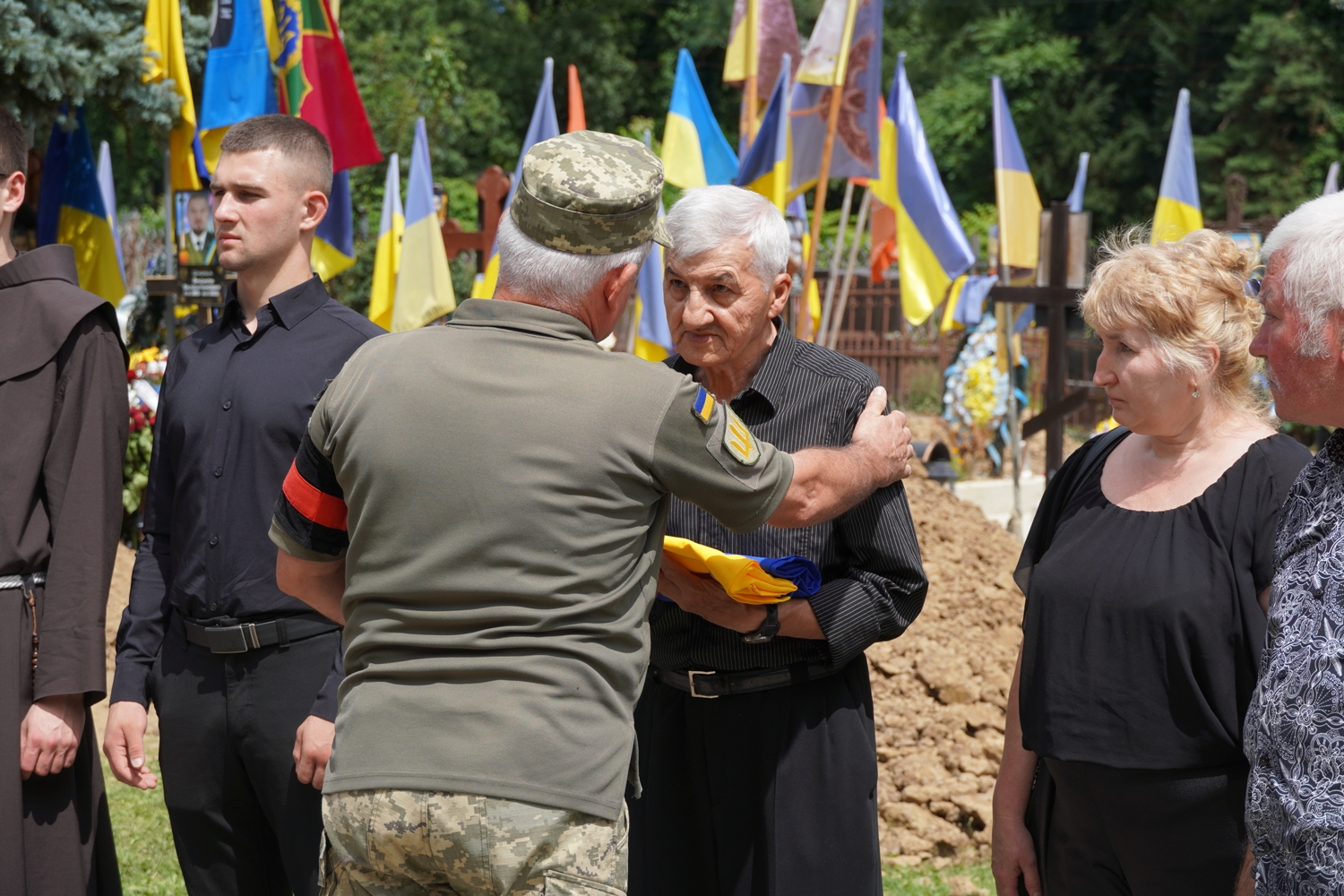 Прощання із воїном Віталієм Лакатошем