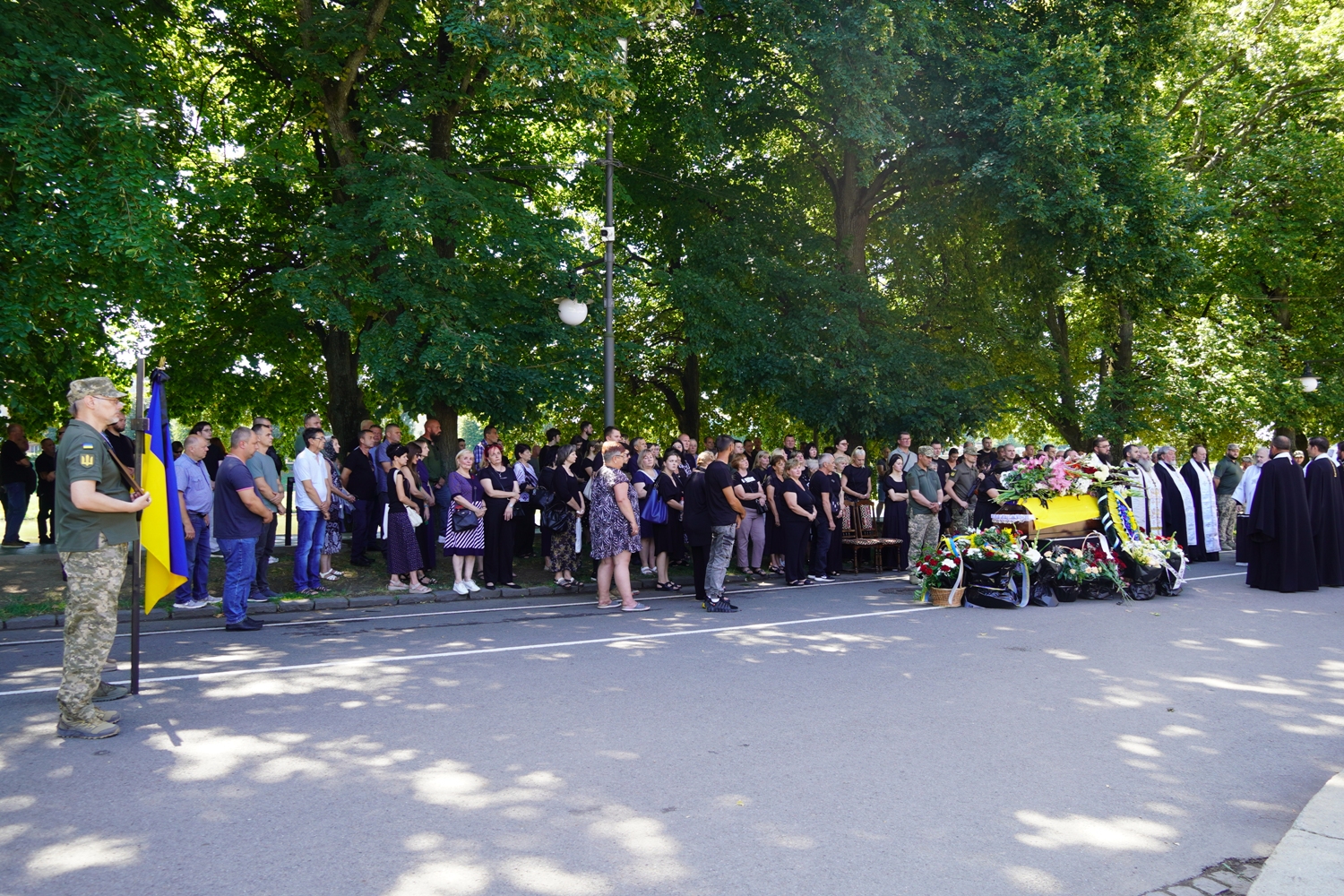 В Ужгороді попрощалися із 53-річним військовим Миколою Лошаком