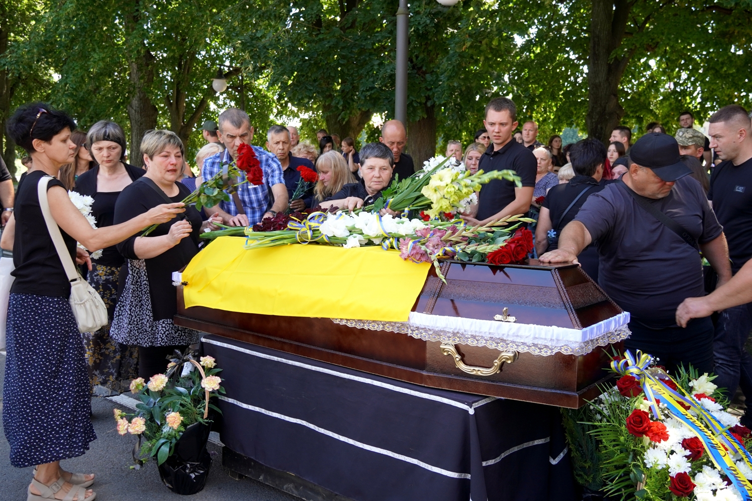 В Ужгороді попрощалися із 53-річним військовим Миколою Лошаком