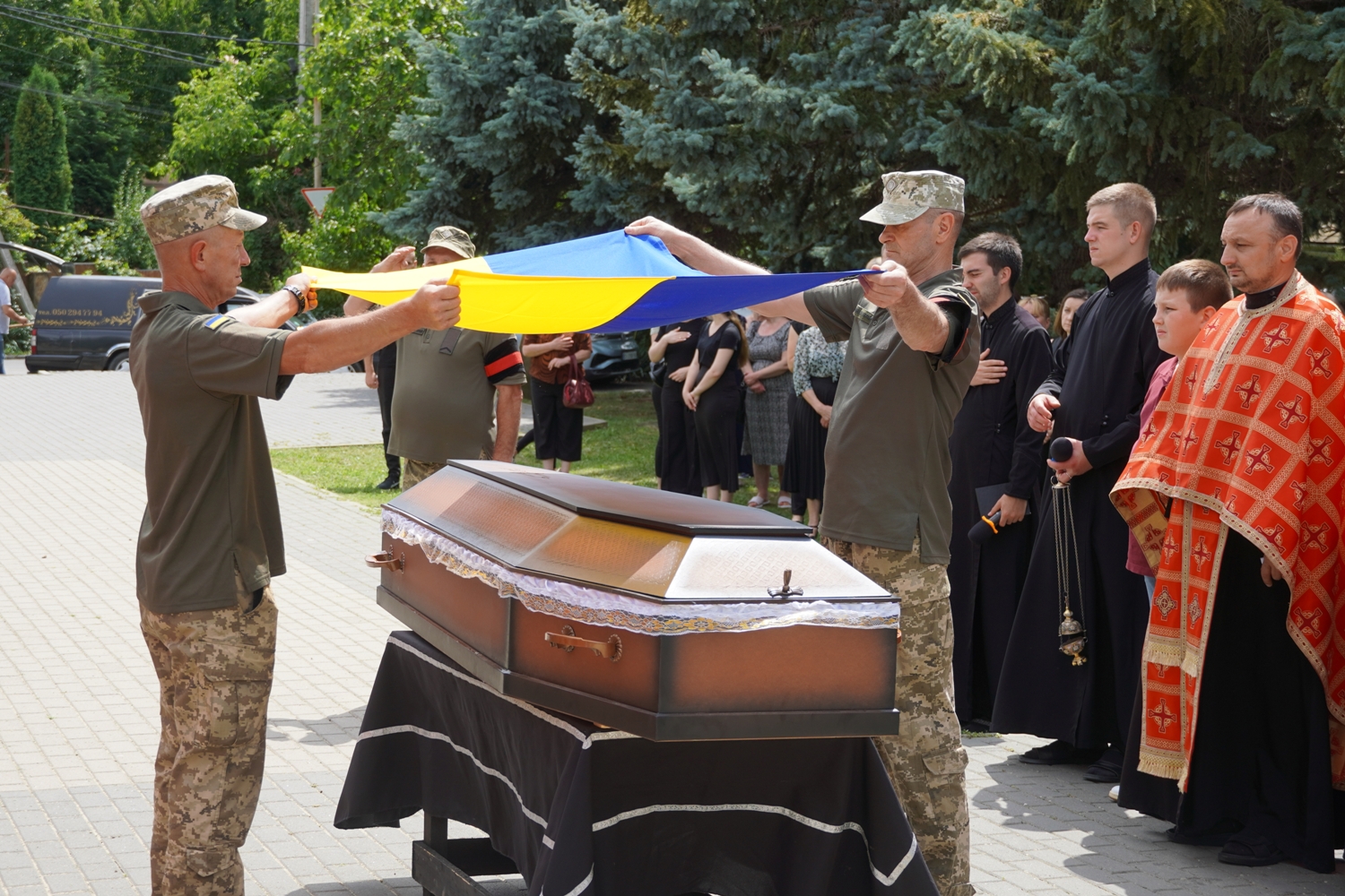 Прощання із воїном Віталієм Лакатошем