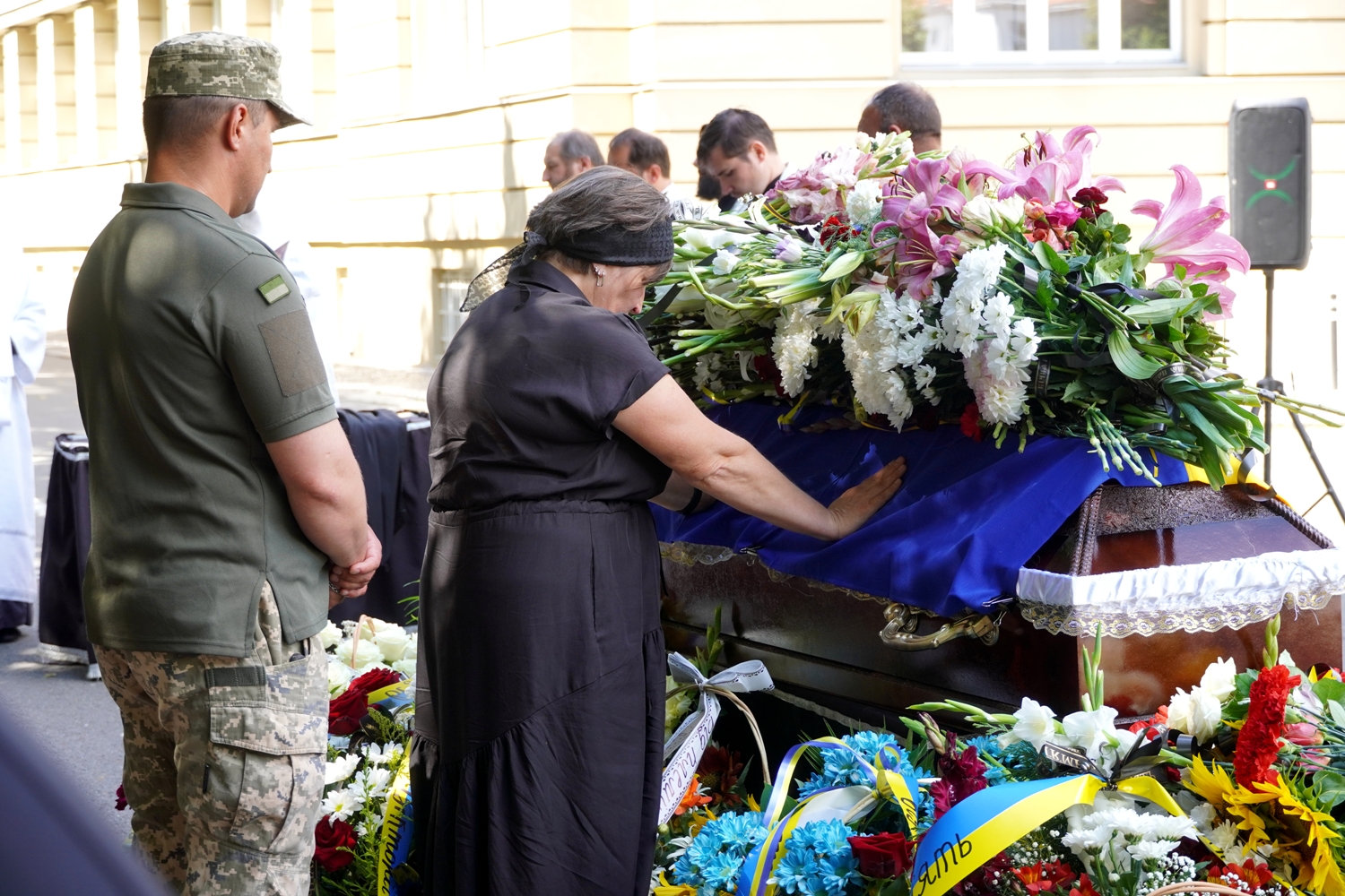 В Ужгороді попрощалися із 53-річним військовим Миколою Лошаком