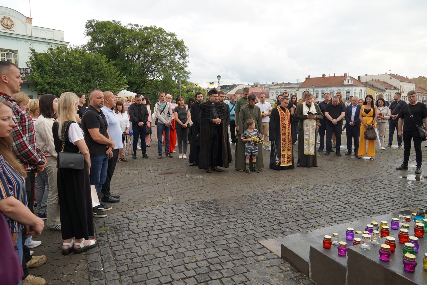 Вшанування пам'яті загиблих військових і цивільних у російському полоні в Ужгороді