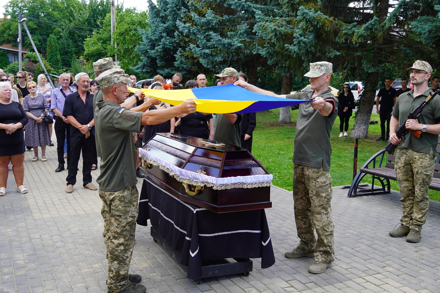 Прощання із воїном Олександром Ануфрієм