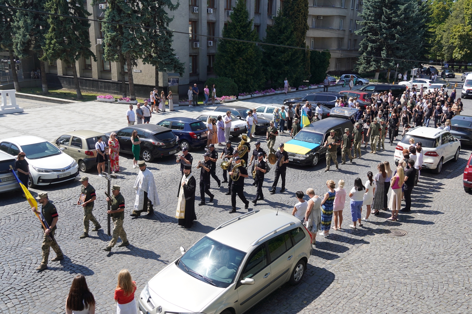 Прощання з воїном Миколою Манільчуком в Ужгороді