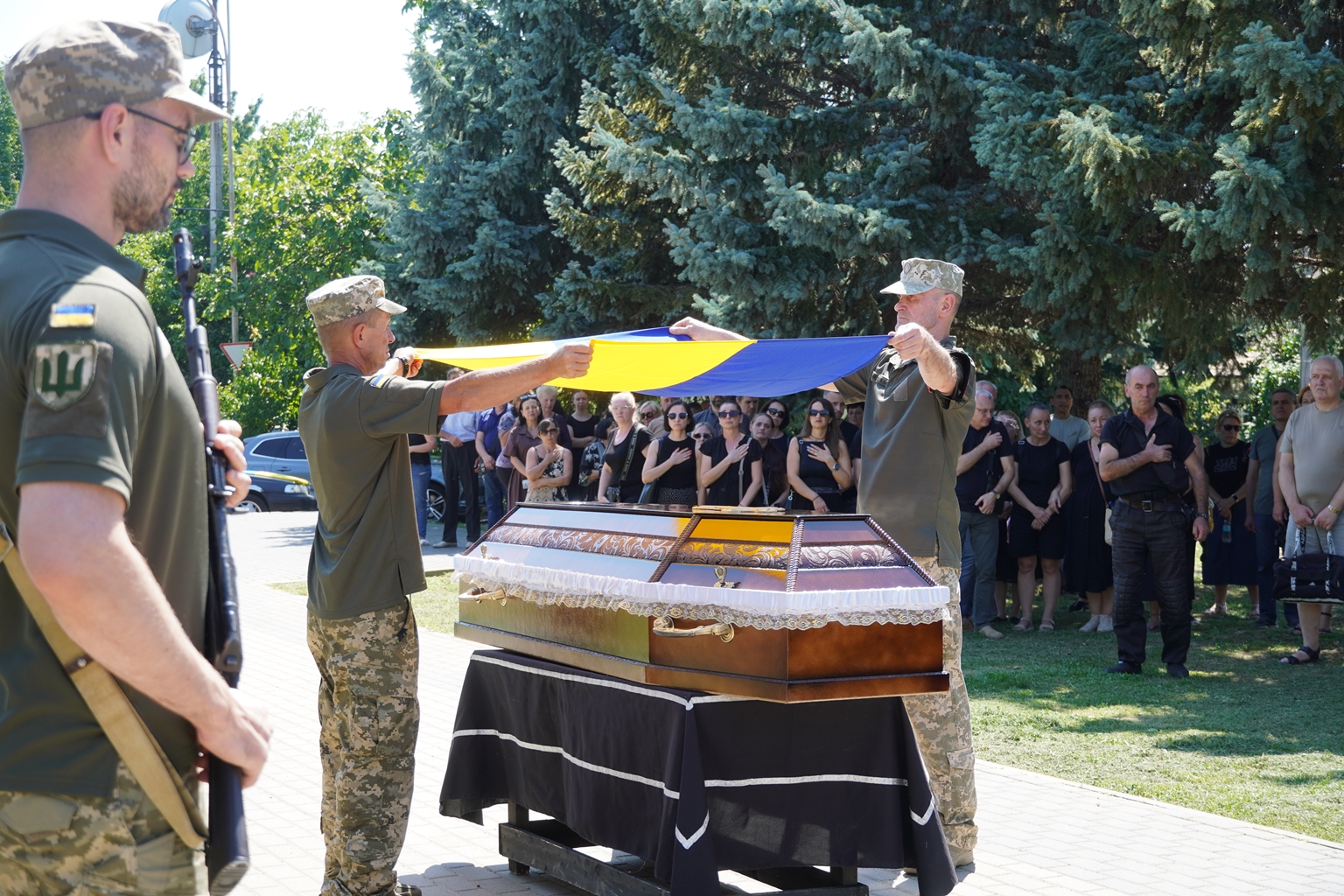 Прощання з воїном Миколою Манільчуком в Ужгороді