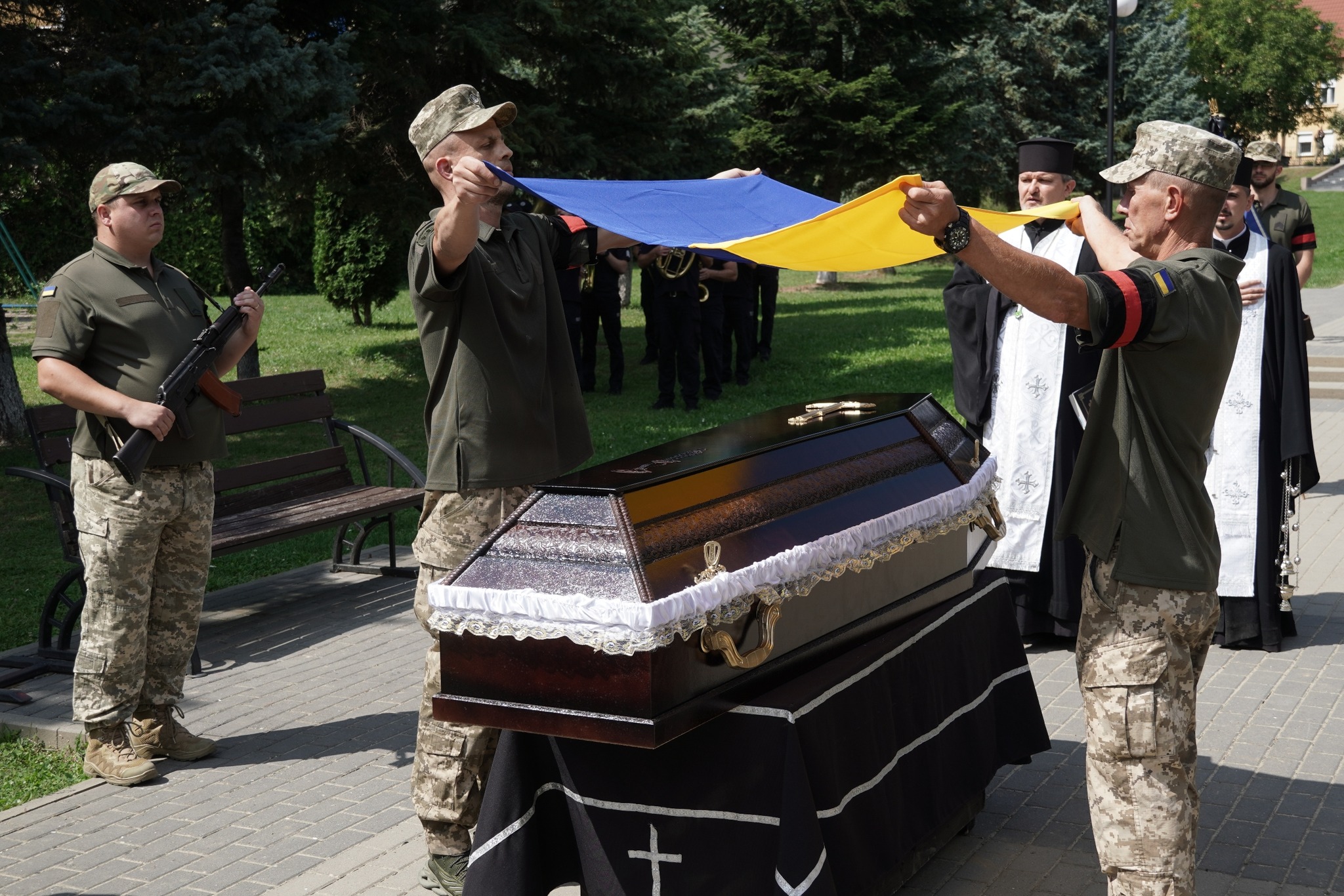 Прощання з воїном Сергієм Постельняком