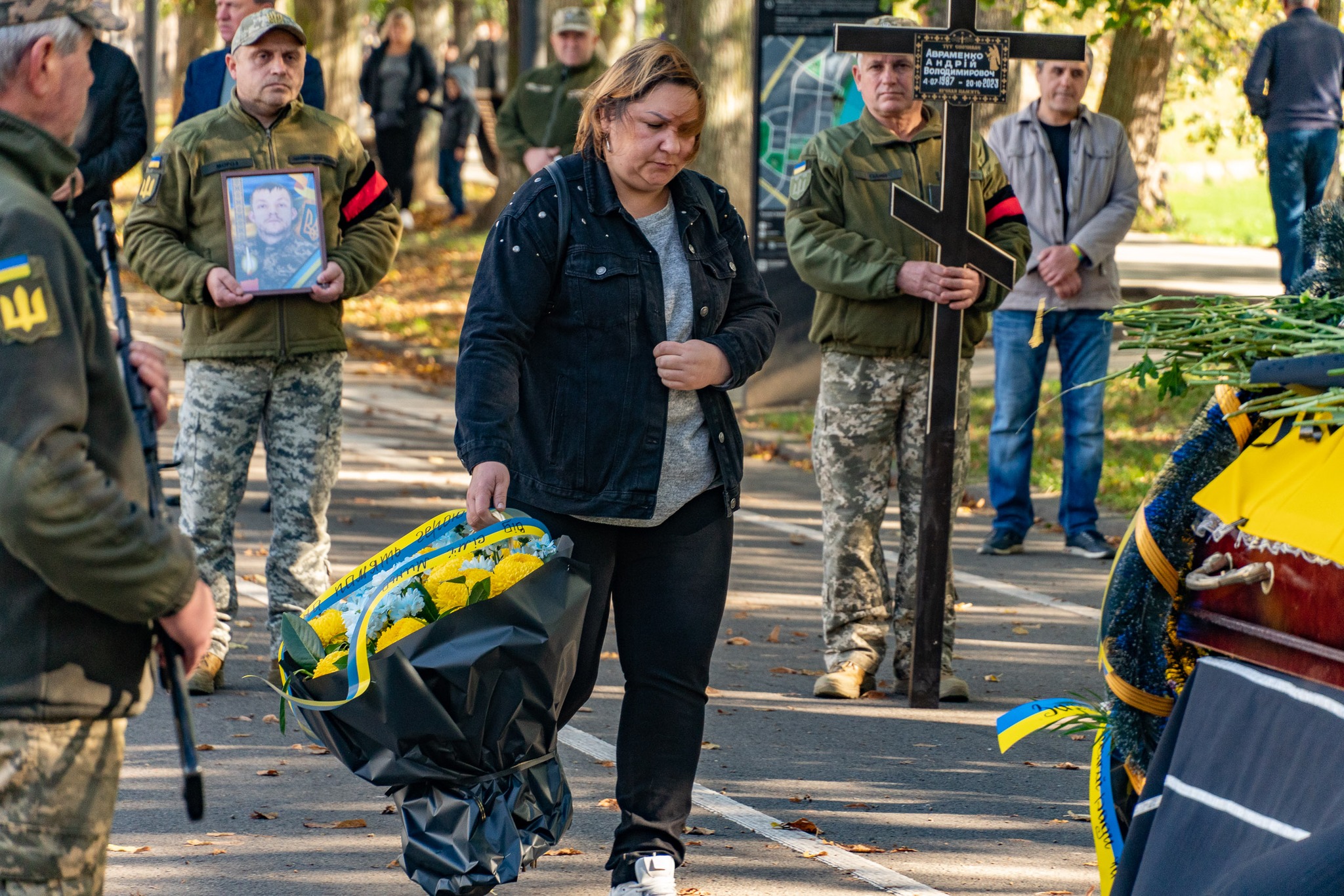 Люди прийшли віддати свою шану полеглому Герою 
