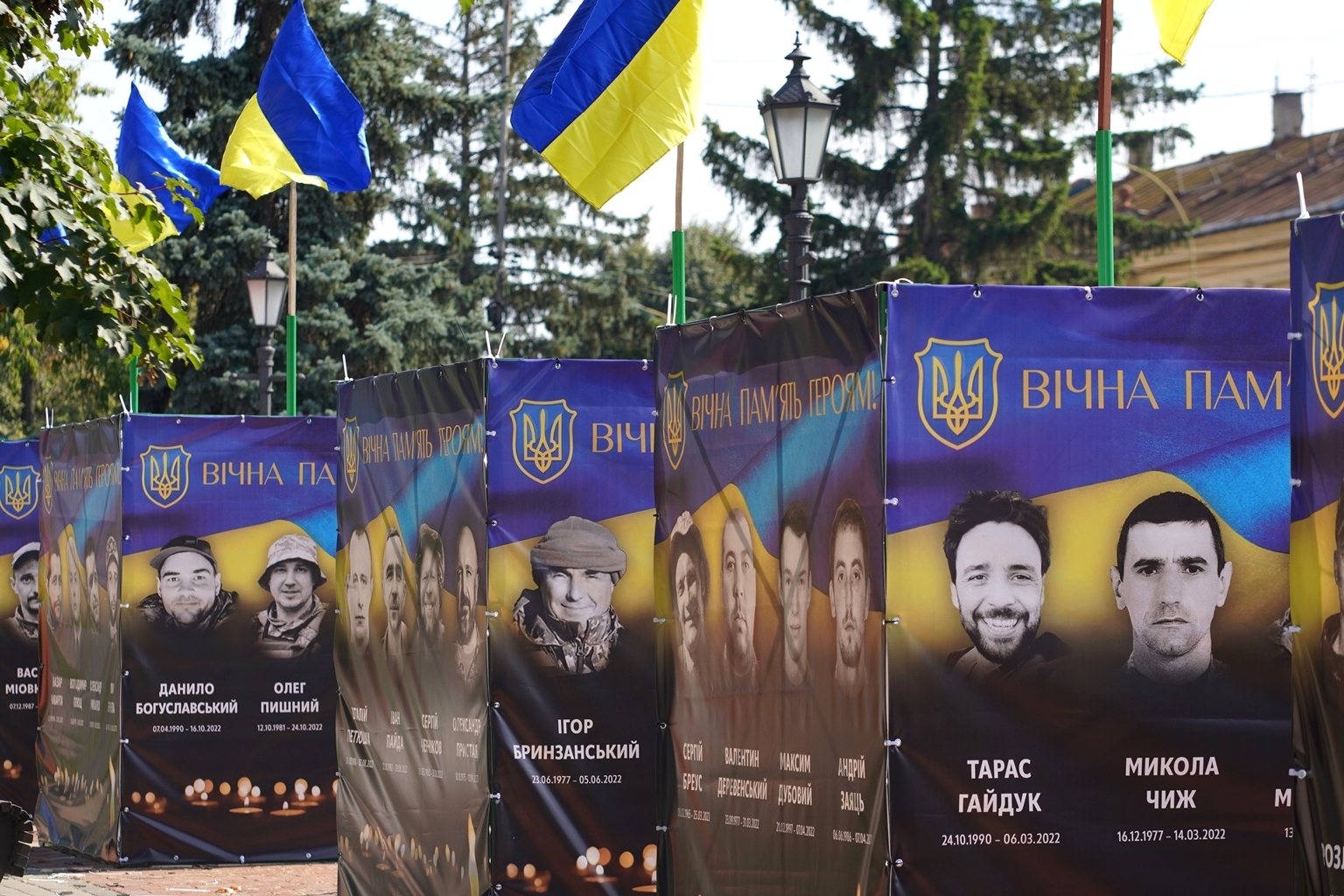 Інсталяція Алея Пам'яті в Ужгороді