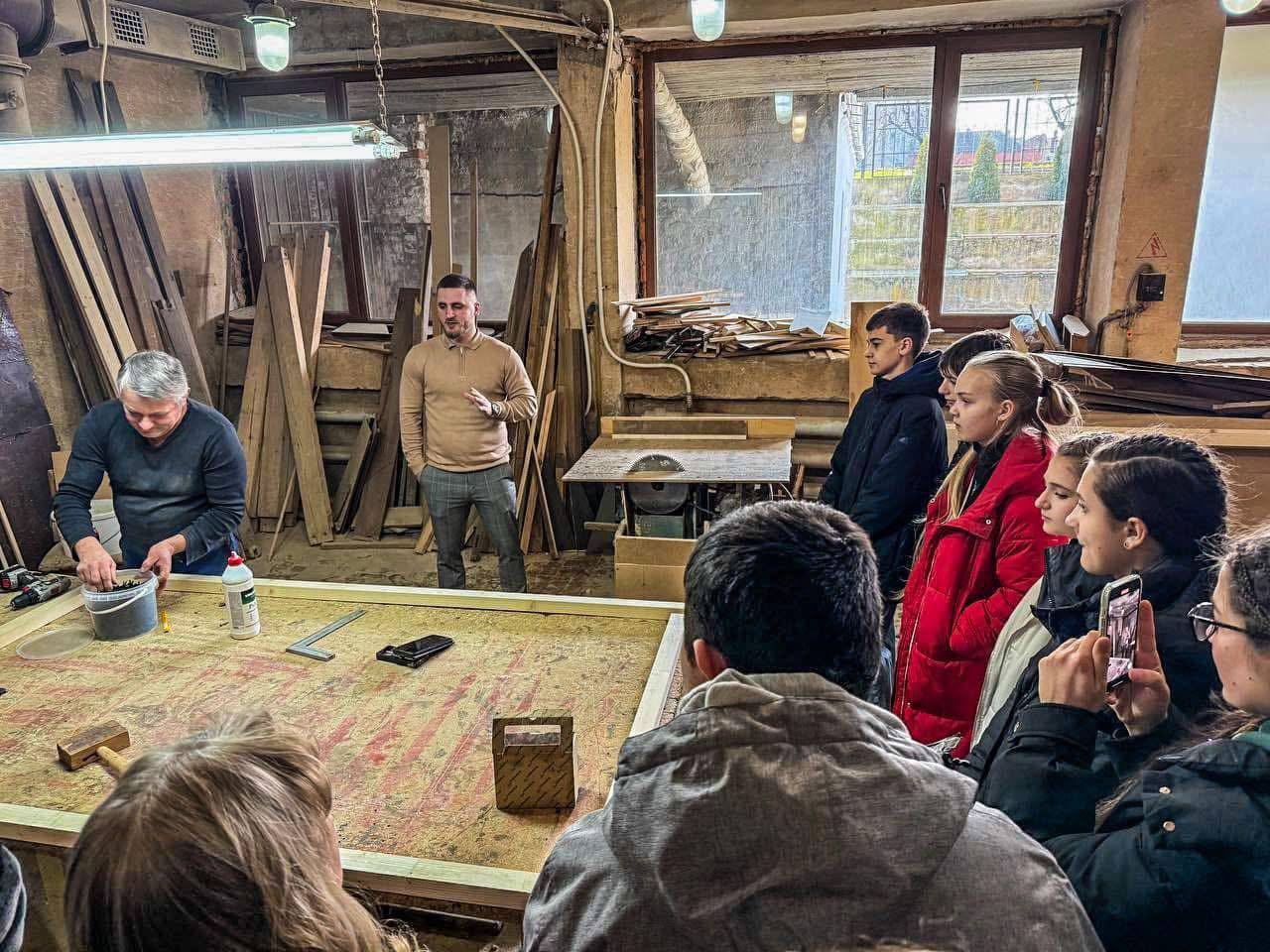 За лаштунки драмтеатру в Ужгороді