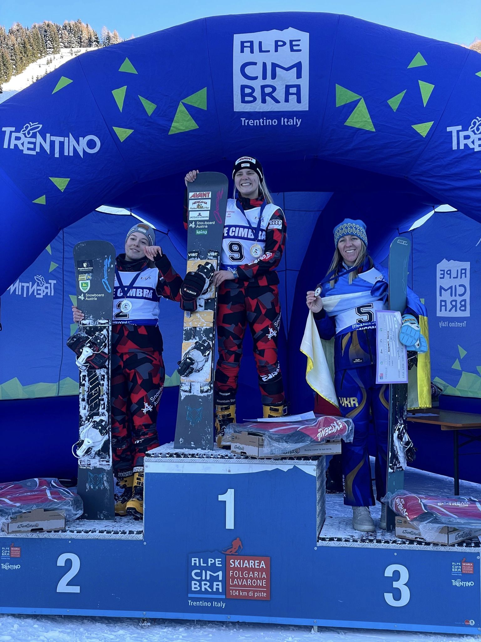 Закарпатка разом з іншими переможцями спортивних змагань в Італії 