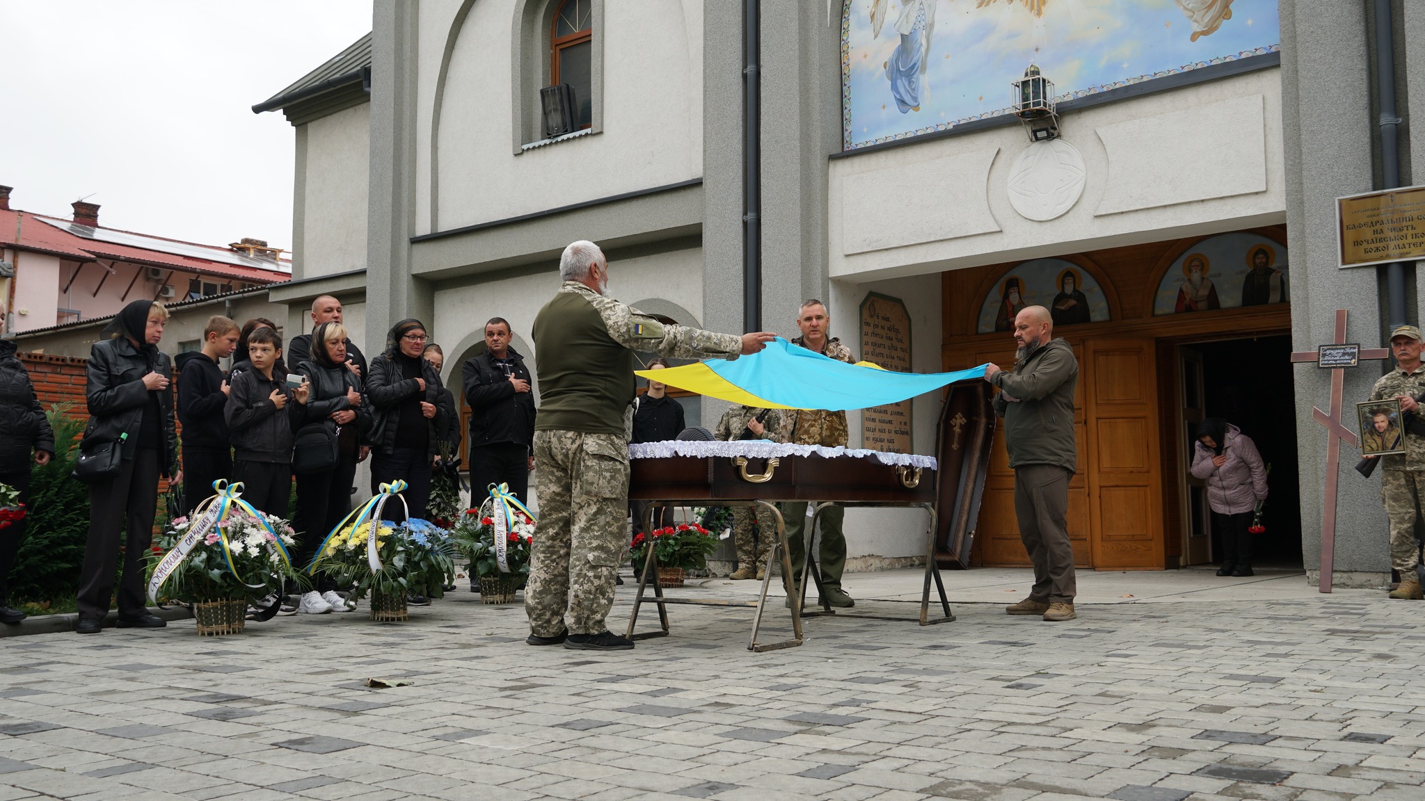 Прощання з воїном Ігорем Служакіним-Борщем