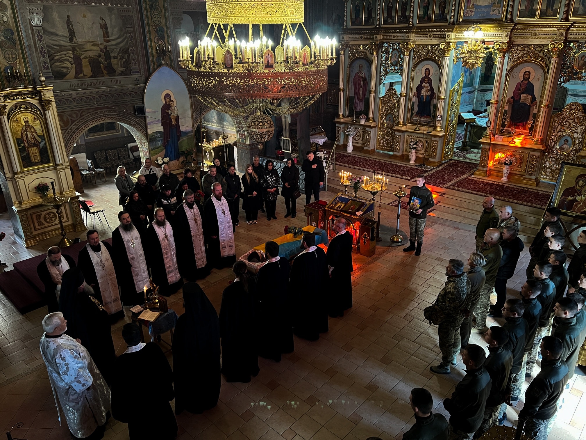 Прощання із воїном Олегом Полешкіним