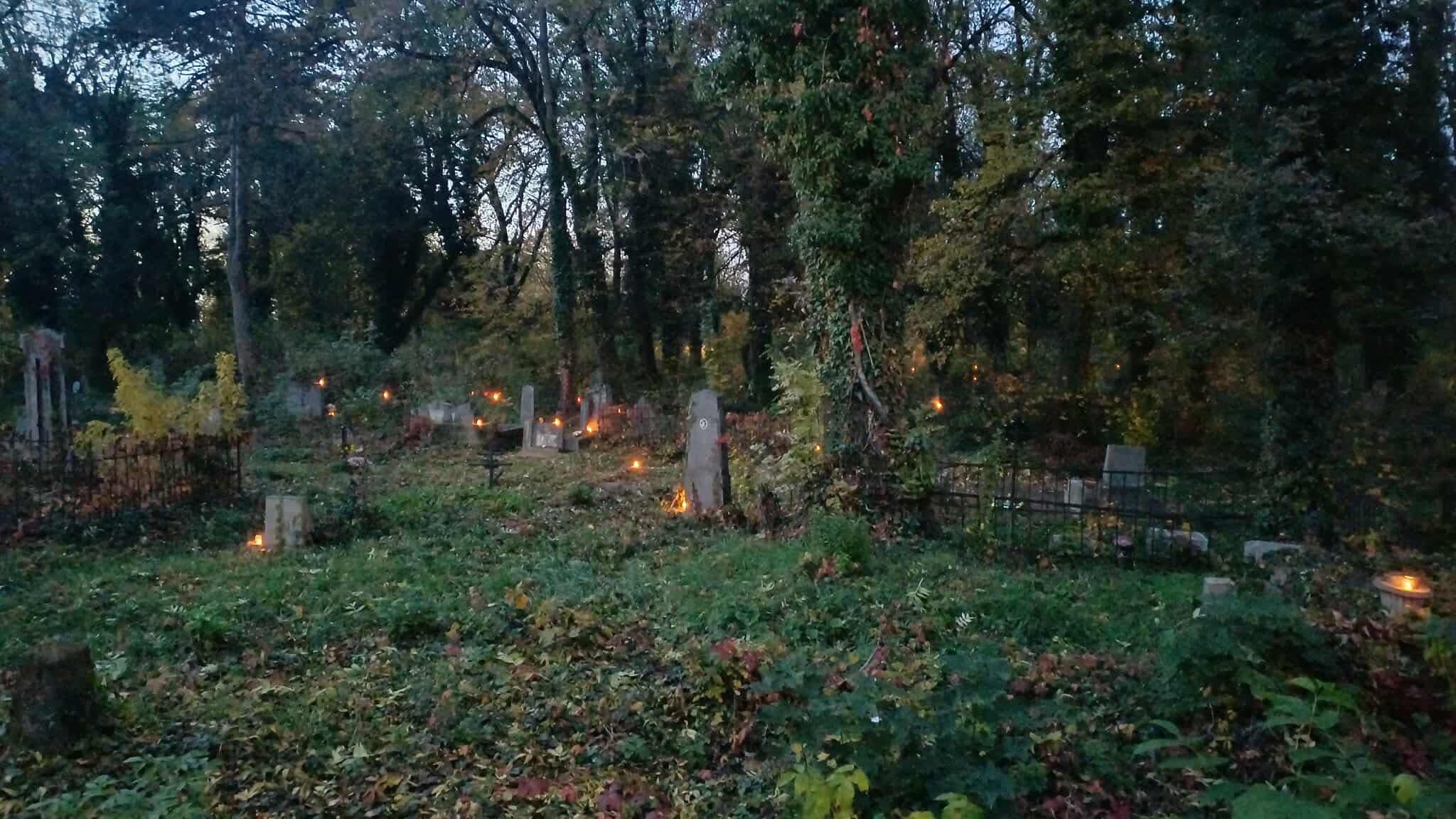 Свічки від волонтерів на День пам'яті